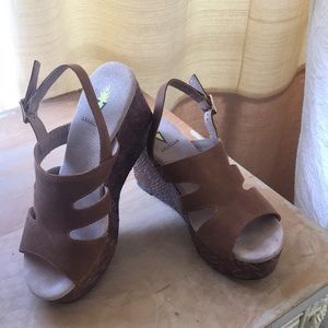 Women’s size 8 Volatile wedges